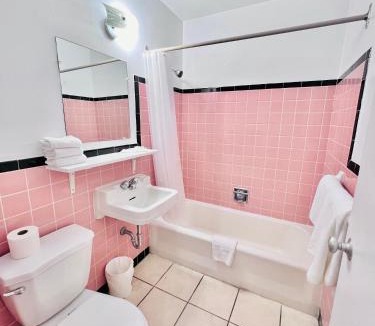 Niagara Falls Hotel | 6267 Persepolis Inn