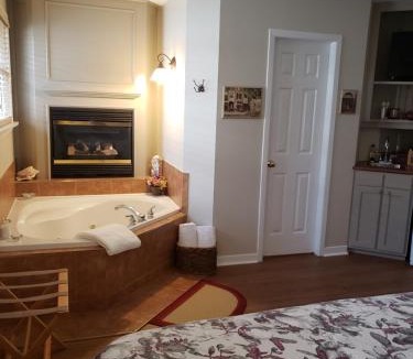 Historic Old Town Bed & Breakfast | 627 on King B&B