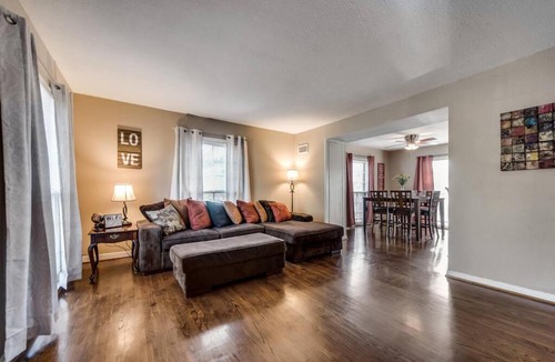 Lakewood House | 62Townhome+1GIGWiFi+Kitchen+Self-ck/in+Full-W/D