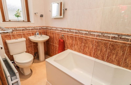 Peebles Cottage | 63 ROSETTA ROAD, family friendly, with a garden in Peebles