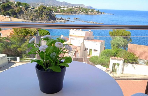 Llanca Apartment | 64 m² Apartment ∙ 2 bedrooms ∙ 4 guests