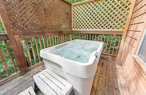 Pigeon Forge Cabin | 65 m² Cabin ∙ 1 bedroom ∙ 4 guests