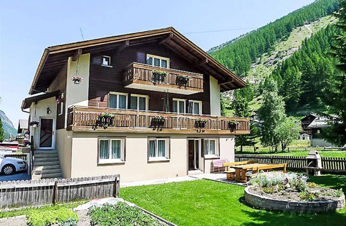 Saas Grund Ski Chalet | 65 m² Chalet ∙ 2 bedrooms ∙ 4 guests