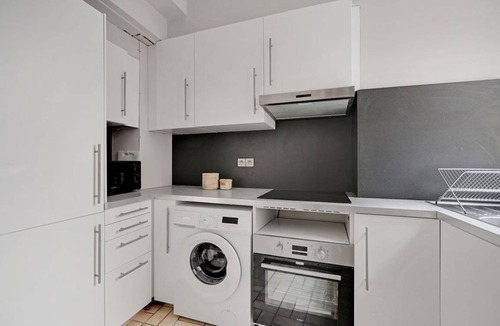 15th Arrondissement Resort | 65 m² Private room ∙ 1 bedroom ∙ 4 guests