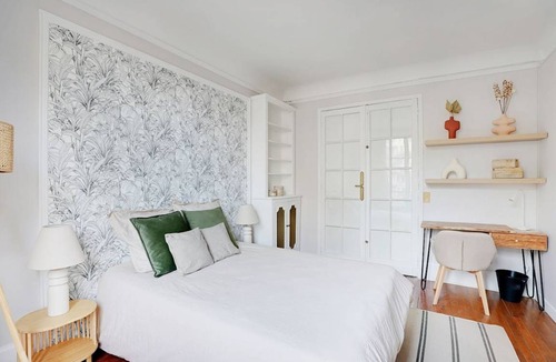 15th Arrondissement Resort | 65 m² Private room ∙ 1 bedroom ∙ 4 guests