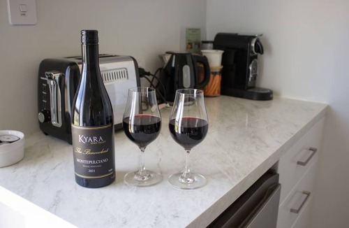 Angaston Apartment | 65 on North Guest Suite