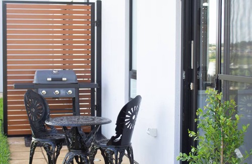 Angaston Apartment | 65 on North Guest Suite