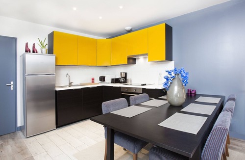 Vitry-sur-Seine Apartment | 65 sqm Apartment with Garden & AC – Metro 7