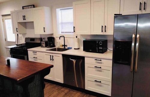 Fox Valley Apartment | 65" TV|Electric Fireplace|W/D|Grill|Parking