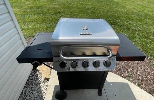 Fox Valley Apartment | 65" TV|Electric Fireplace|W/D|Grill|Parking