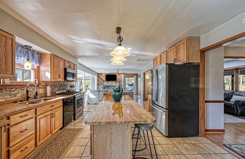Mineral House | 650ft Waterfront, Fast Fiber WiFi, Fall Weekends are booking, Boat/Jets ski too