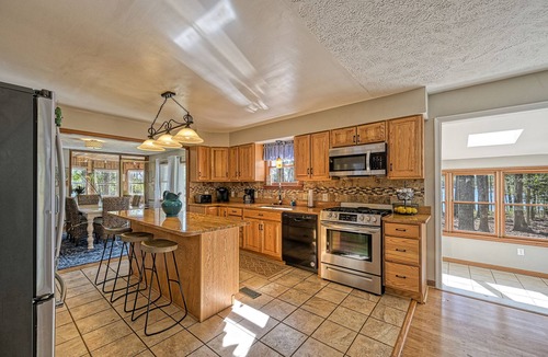 Mineral House | 650ft Waterfront, Fast Fiber WiFi, Fall Weekends are booking, Boat/Jets ski too