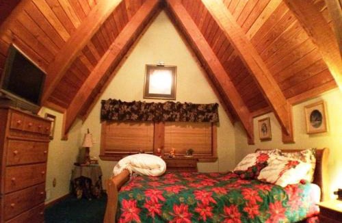 Champion House | 653 4 Bedrooms Fireplace Pool Table Peaceful