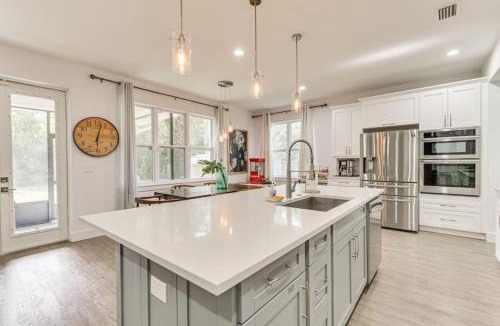 Bearss Plaza House | 655 5 Bedrooms Patio Lounge Luxury Kitchen