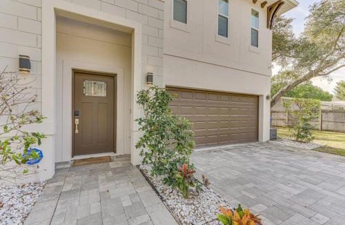 Bearss Plaza House | 655 5 Bedrooms Patio Lounge Luxury Kitchen