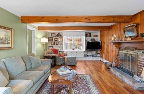 West Falmouth House | 656 W Falmouth Hwy, Falmouth