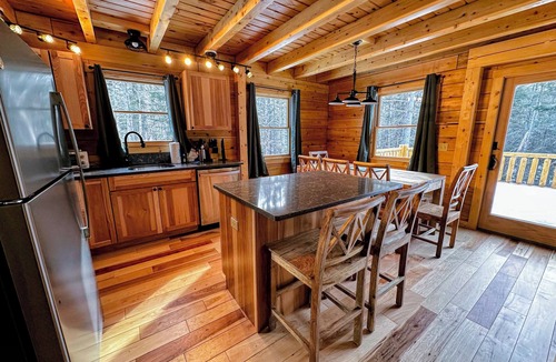 Twin Mountain Ski Chalet | 65pt New Log Cabin in Private