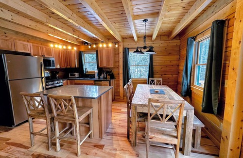 Twin Mountain Ski Chalet | 65pt New Log Cabin in Private