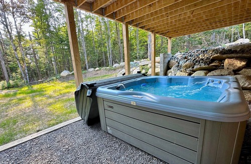 Twin Mountain Ski Chalet | 65pt New Log Cabin in Private