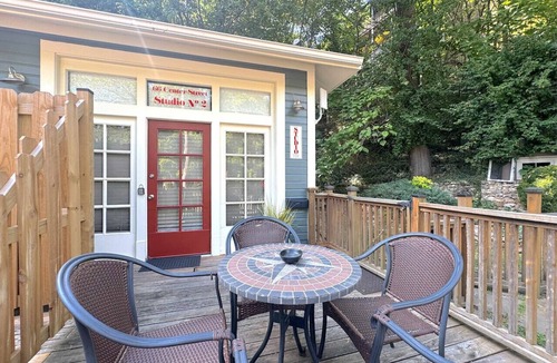 Eureka Springs Historic District Villa | 66 Center - The Studio