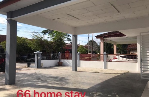 Durian Sebatang House | 66 Semi-D Homestay