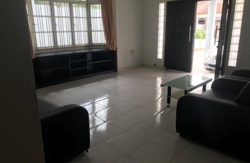 Durian Sebatang House | 66 Semi-D Homestay