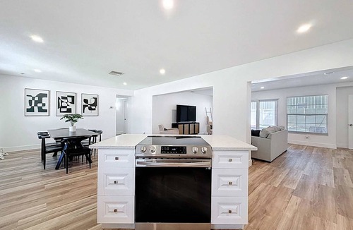 Orient Park Cottage | 6616 Travis Blvd