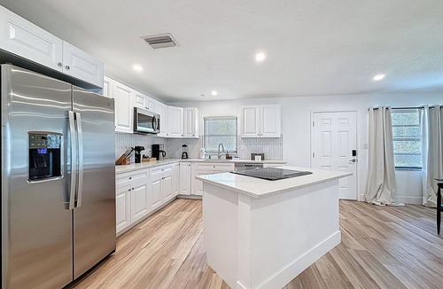 Orient Park Cottage | 6616 Travis Blvd