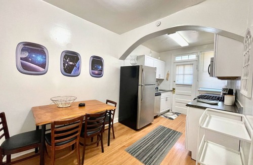 St. Louis Apartment | 6647 2E | Lovely Unit in Central St. Louis