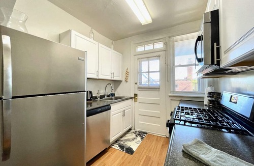 St. Louis Apartment | 6647 2E | Lovely Unit in Central St. Louis