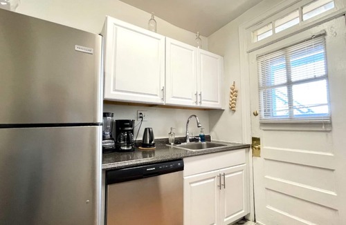 St. Louis Apartment | 6647 2E | Lovely Unit in Central St. Louis