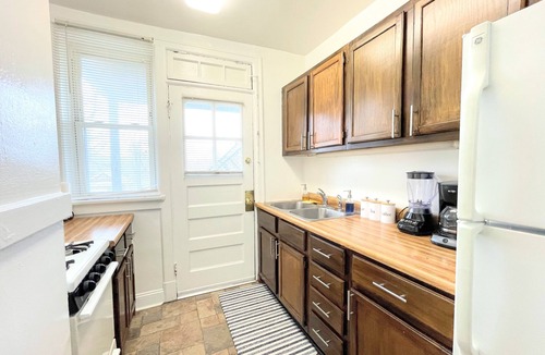 St. Louis Apartment | 6649 2W | Central St. Louis Beauty