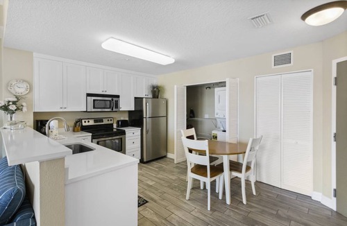 Madeira Beach Condo | 67 m² Condo ∙ 1 bedroom ∙ 4 guests