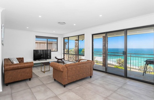 Ulladulla Apartment | 67 South Pacific Crescent - Apartment 1