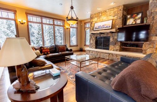 Elk Run House | 671 Elk Circle