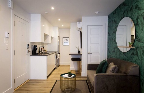 Little Italy Apartment | 6768 - 401 · Blue Tropics Studio in Little Italy with kitchen by Denstays