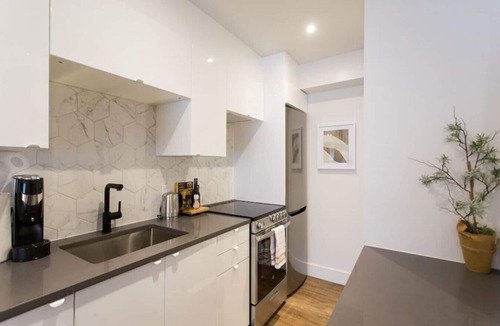 Little Italy Apartment | 6768 - 402 · Blue Oasis Studio with Full Kitchen and Bath by Denstays