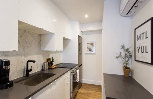 Little Italy Apartment | 6768 - 402 · Blue Oasis Studio with Full Kitchen and Bath by Denstays