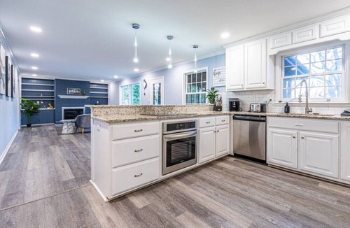 Huntsville House | 6807 Jones Valley · ֍The Strata֎ 4000 SQ Feet, 6 BR, Pool Table