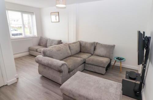 Crynant House | 69 Ffordd Y Meillion