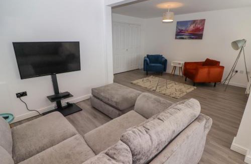 Crynant House | 69 Ffordd Y Meillion