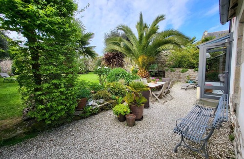 Audierne House | 690-Charming villa in a lush garden