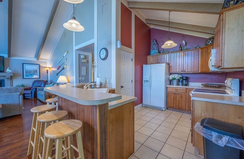 Osage Beach House | 6906 Elbow Cay - Lakefront House with Hot Tub