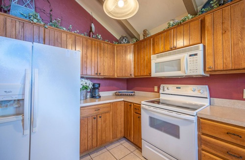 Osage Beach House | 6906 Elbow Cay - Lakefront House with Hot Tub