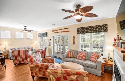Bonito Boathouses House | 694 Bonito Rd-Sandy Palms