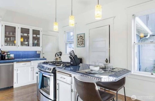 West Queen Anne House | 6B4B Luxury Home! Sleeps 20! Beautiful Views!