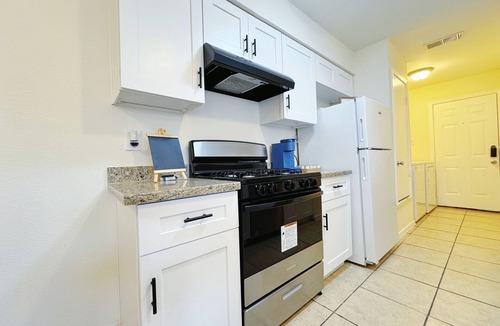 Franklin Park House | 6B4B Southeast Austin Duplex , Max 16ppl, Near SoCo, McKinney