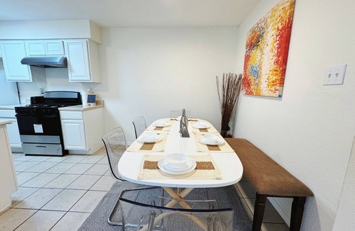 Franklin Park House | 6B4B Southeast Austin Duplex , Max 16ppl, Near SoCo, McKinney