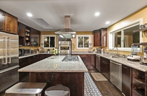 Sleepy Hollow House | 6BD/4BA Villa | Saltwater Pool + BBQ + Pool Table