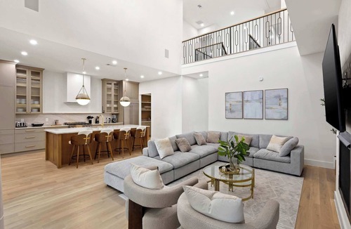 Little Forest Hills House | 6BD/5BA of Modern Elegance | Cinema, Games, HotTub